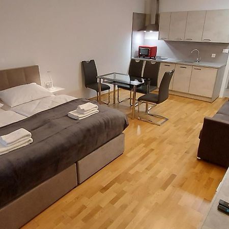 Bed & Breakfast Rezidenca Pipanova Любляна Екстериор снимка