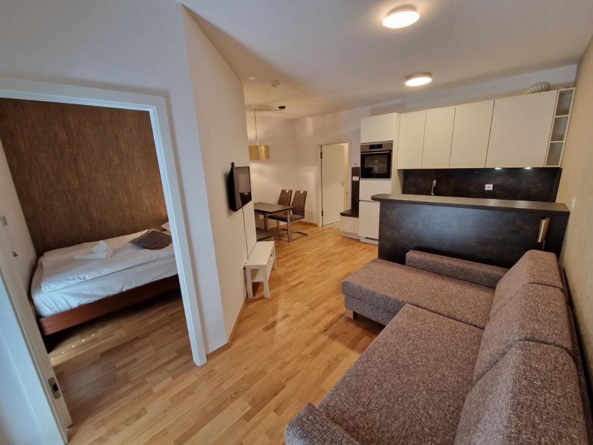 Bed & Breakfast Rezidenca Pipanova Любляна Екстериор снимка